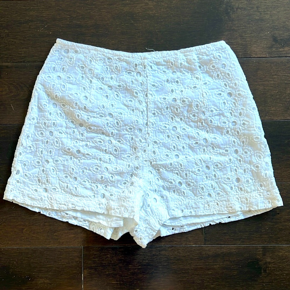 Embroidered white short in XS